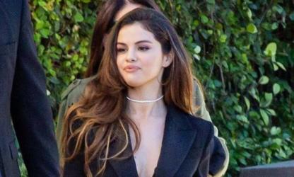 Séléna Gomez Taclée par son physique… Elle ne se laisse pas faire.