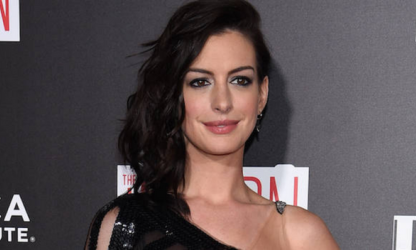 Anne Hathaway : Une danse sexy avec Lady Marmalade à la soirée Valentino.