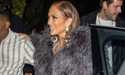 Jennifer Lopez fait sensation à Los Angeles avec un look disco 
