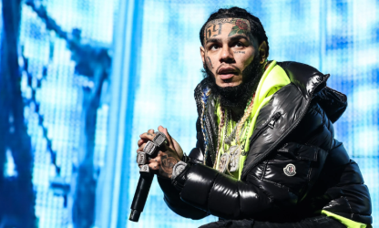 Le rappeur 6ix9ine hospitalisé après une agression dans un gym  