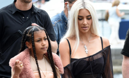 Kim Kardashian Partage les Œuvres de Peinture de sa Fille North