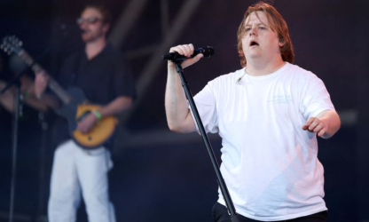 Pause prolongée : Lewis Capaldi dévoile 5 titres