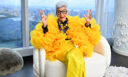 Iris Apfel, icône excentrique de la mode, s'éteint à 102 ans