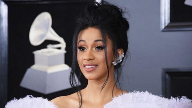 Cardi B confirme sa grossesse et dévoile son baby bump !