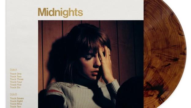 Taylor Swift sort son album Midnight et reflète une nouvelle image d’elle.