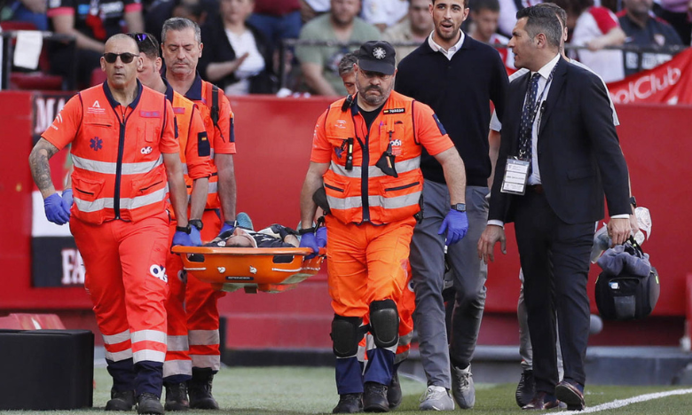 Yassine Bounou quitte le terrain sur civière mais le danger est loin