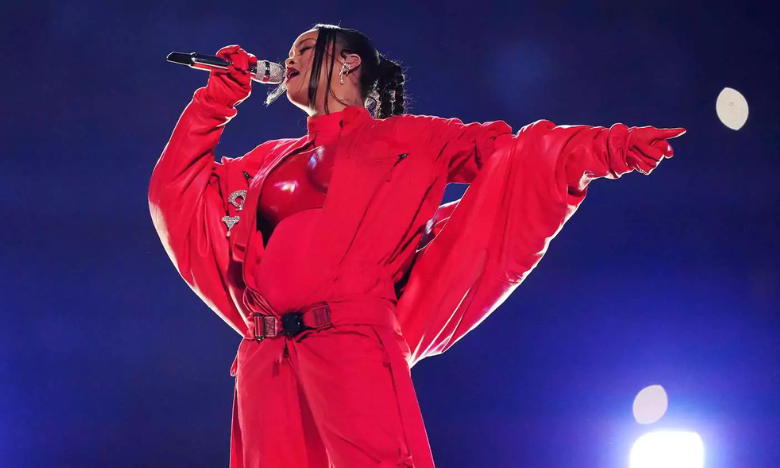 Voici comment Rihanna a involontairement annoncé sa grossesse au Super Bowl 2023